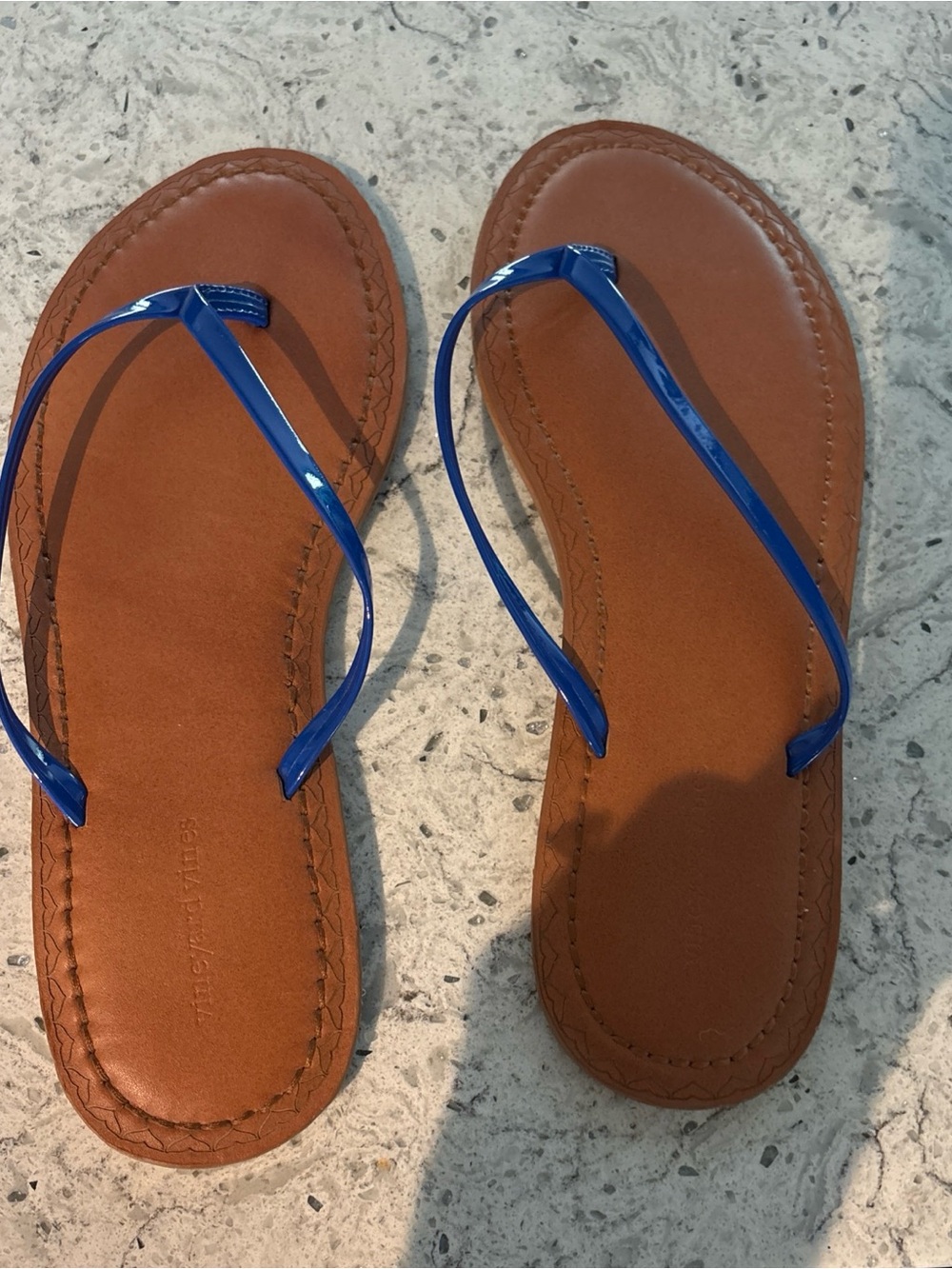 Vineyard Vines Blue-Strap Tan Footbed Thong Sandals
